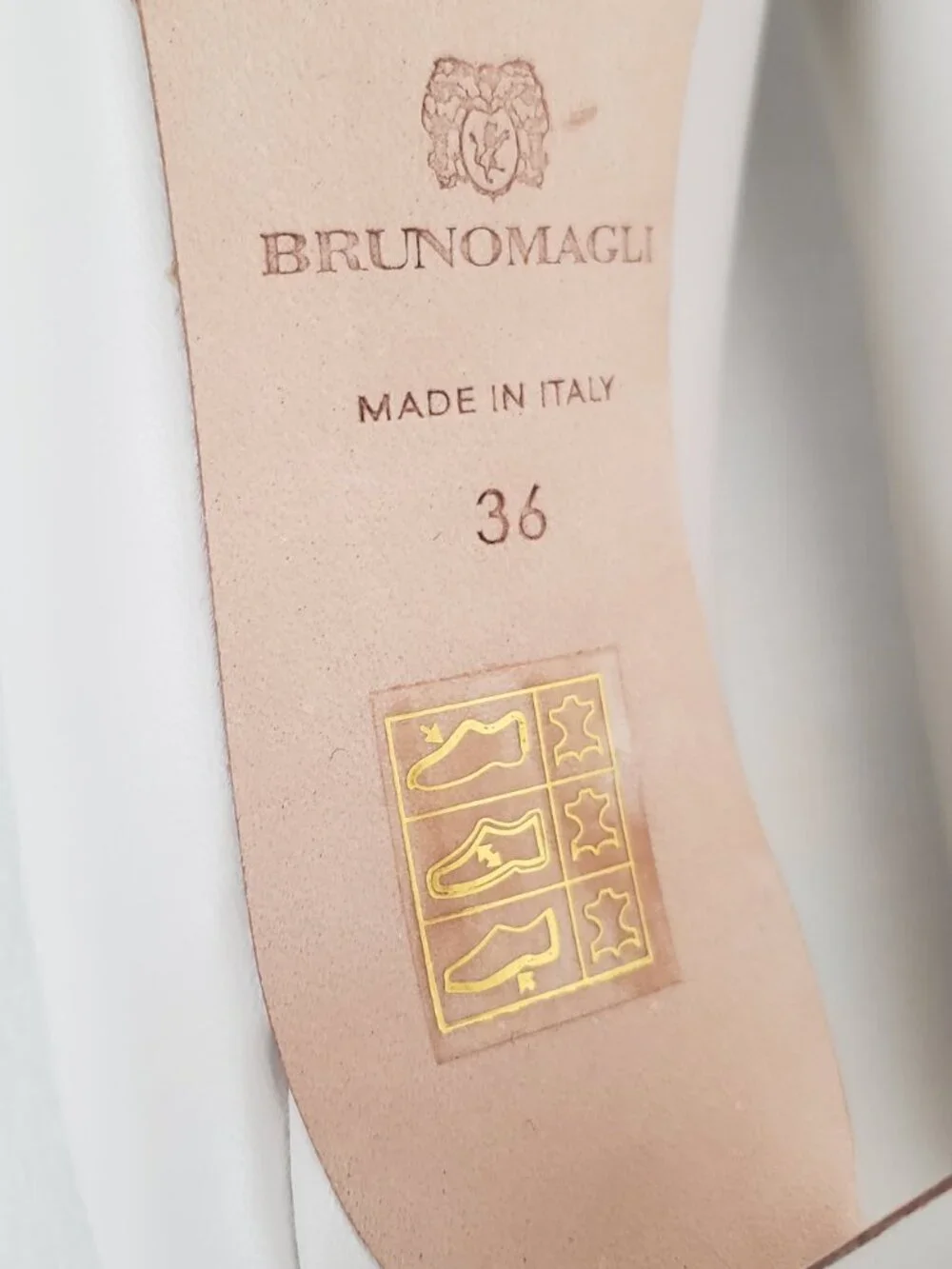 Bruno Magli Telma Bone Leather Pumps Made in Italy Pointed Toe Size 6